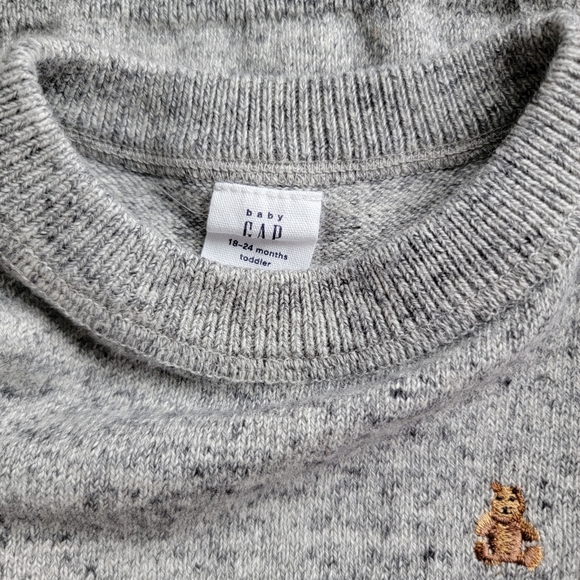 Gap Classic Brushed Gray Brannan Bear Sweater, Size 18-24 months - Picture 3 of 3